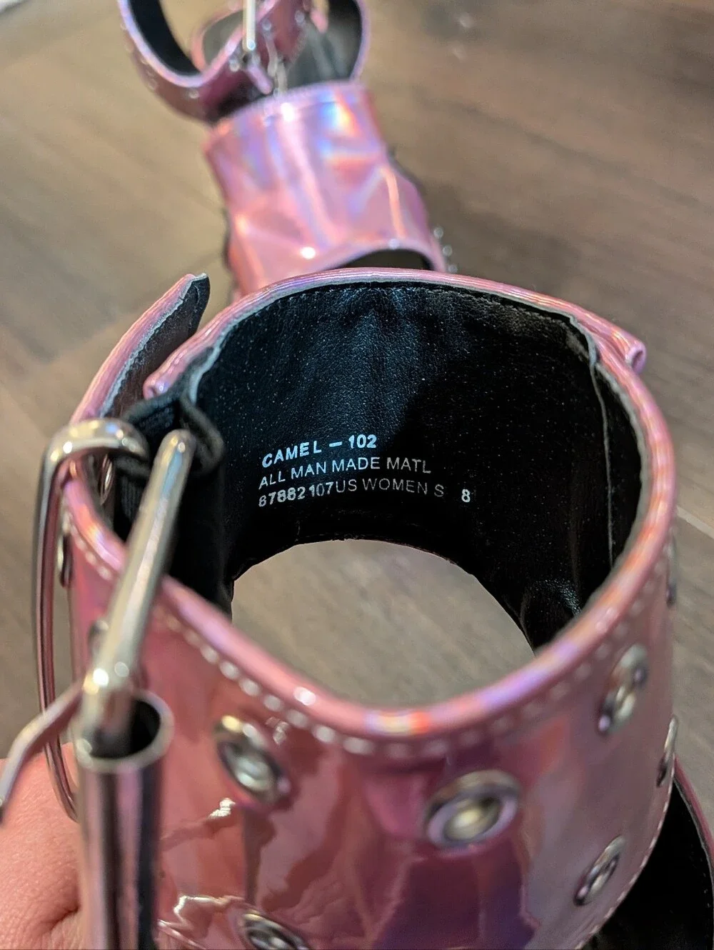 Demonia sz. 8 'Camel 102' holographic pink platform sandals